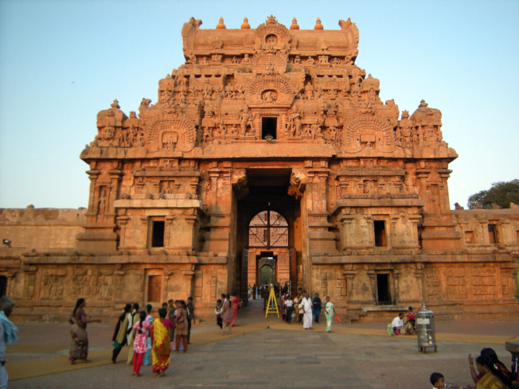 Michael Douglas with his family in front of Brihadeeswara Temple in Thanjavur
