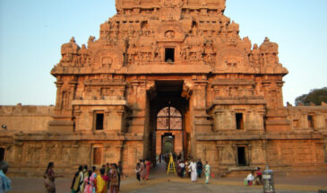 Michael Douglas with his family in front of Brihadeeswara Temple in Thanjavur