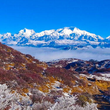 Darjeeling Welcomes Winter with First Snowfall of the Season