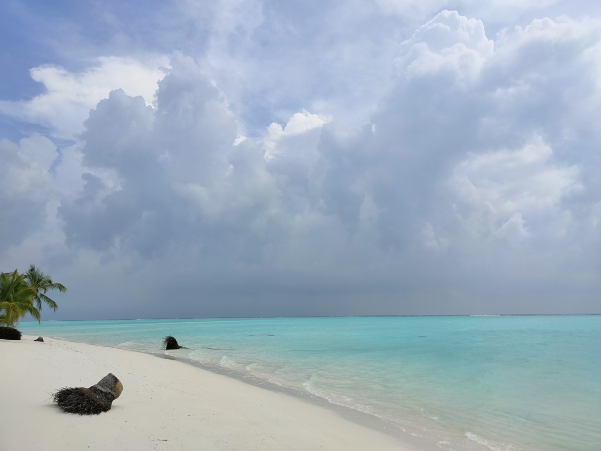 The vast and shallow Lagoon with Sandy sea-bed, arround the Bangaram and Thinnakara is regarded as the most beautiful lagoon in the Lakshadweep Islands for tourism and recreation.