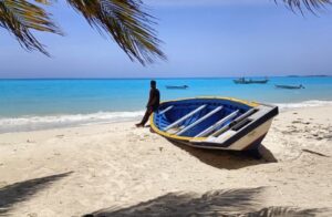 Agatti Lagoon: Boat trips with snorkelling essentials, a must.