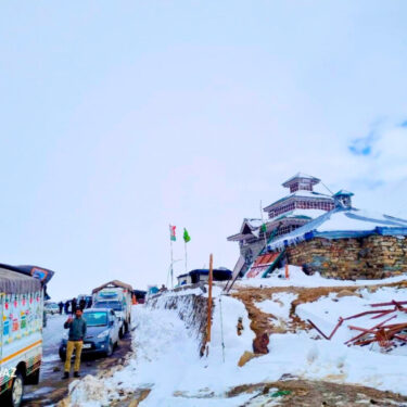 Mughal Road Temporarily Closed Due to Snowfall, Alternative Attractions Await Winter Tourists