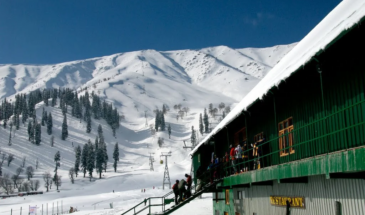 Fresh Snowfall in Kashmir Prompts Avalanche Warnings; Stranded Swiss Skiers in Gulmarg Rescued