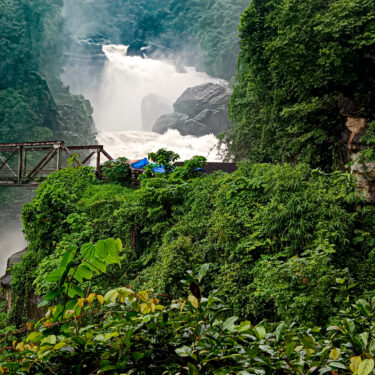 Exploring Umkrem and Borhill Waterfalls in Monsoon on the Dawki-Riwai Road