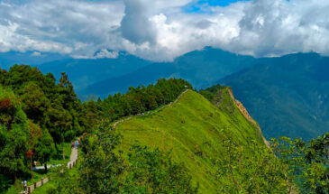 Explore Tarey Bhir: Sikkim's Majestic Ridge with a Heart-Stopping Drop