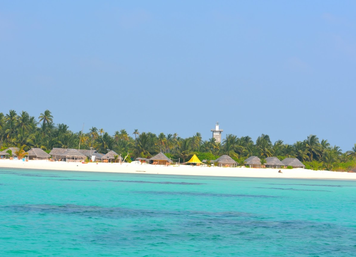 The vast and shallow Lagoon with Sandy sea-bed, arround the Bangaram and Thinnakara is regarded as the most beautiful lagoon in the Lakshadweep Islands for tourism and recreation.