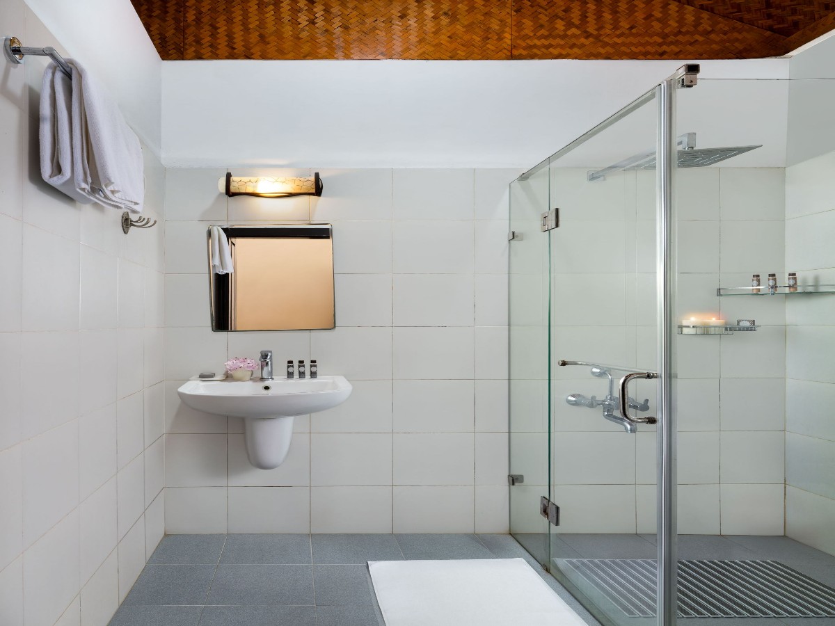 Bangaram IHCL Resort Deluxe Sea-view Room Bathroom