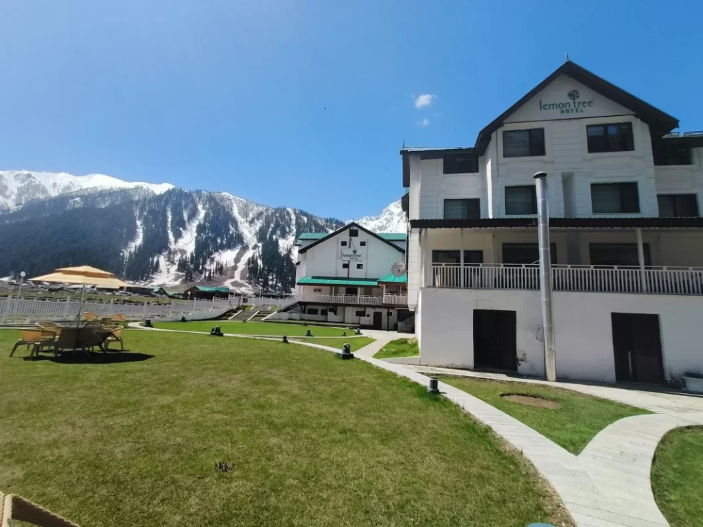 Luxury Kashmir Tour Package – Scenic Mountain Resort in Gulmarg with Snow-Capped Peaks | 10 Nights 11 Days Kashmir Leisure Holiday by SetMyTrip