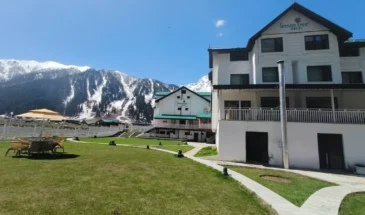 Luxury Kashmir Tour Package – Scenic Mountain Resort in Gulmarg with Snow-Capped Peaks | 10 Nights 11 Days Kashmir Leisure Holiday by SetMyTrip