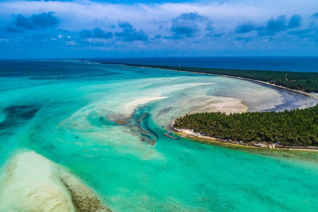 Kalpeni Island turquoise lagoon and coconut palm shoreline: SetMyTrip Lakshadweep Packages